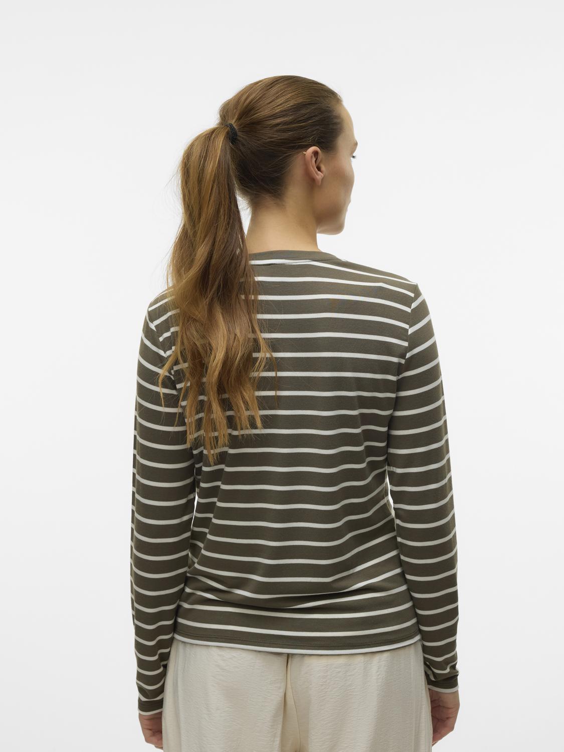 model_shot-back