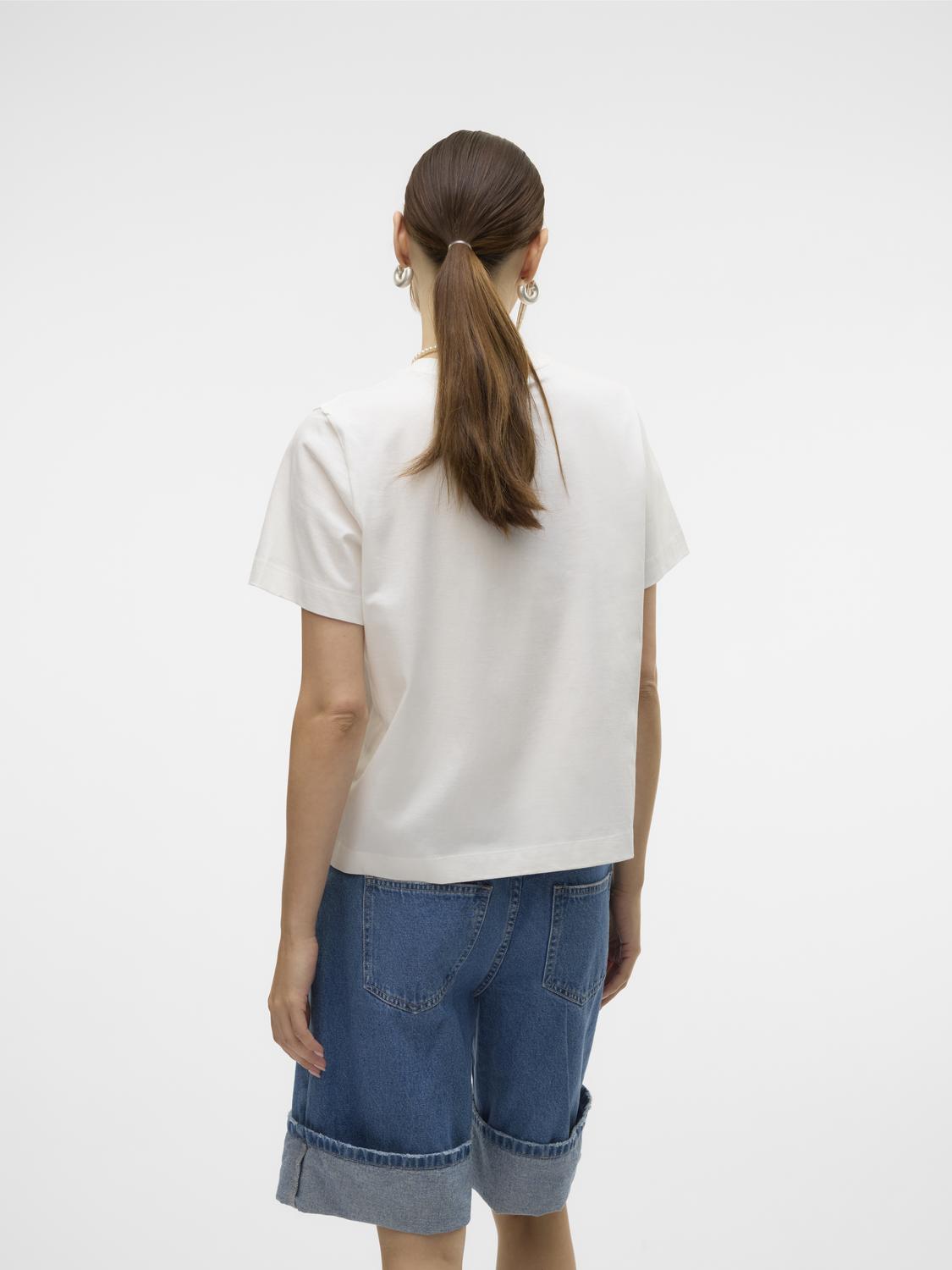 model_shot-back