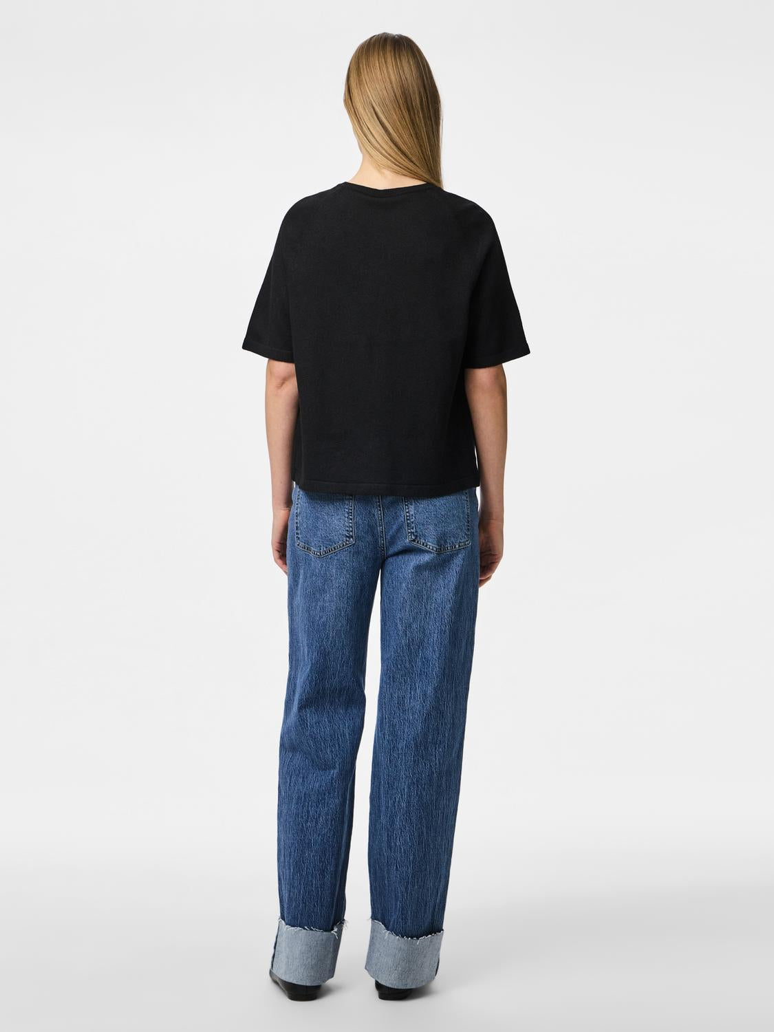 model_shot-back