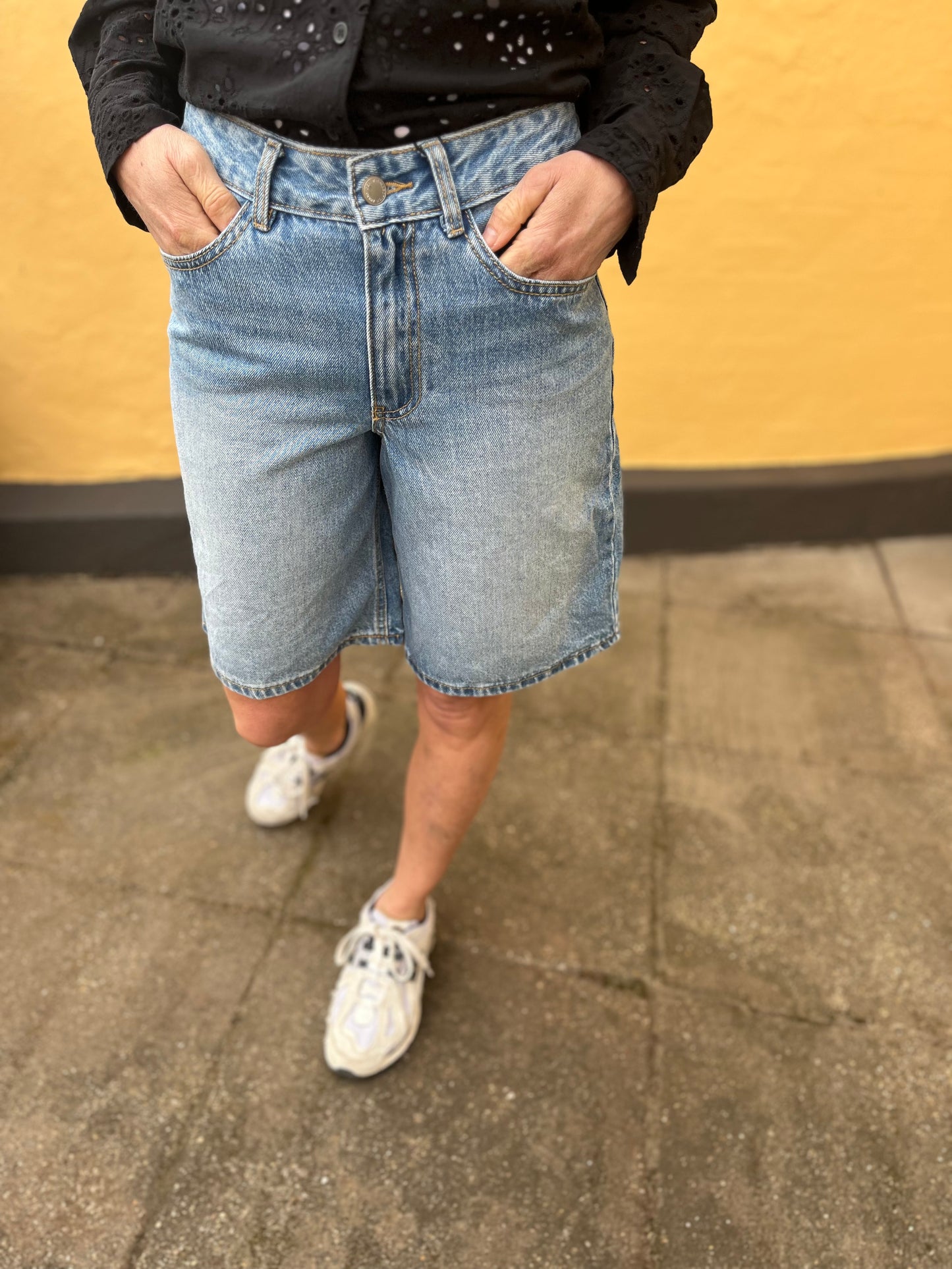 VMSAGE Shorts - Light Blue Denim