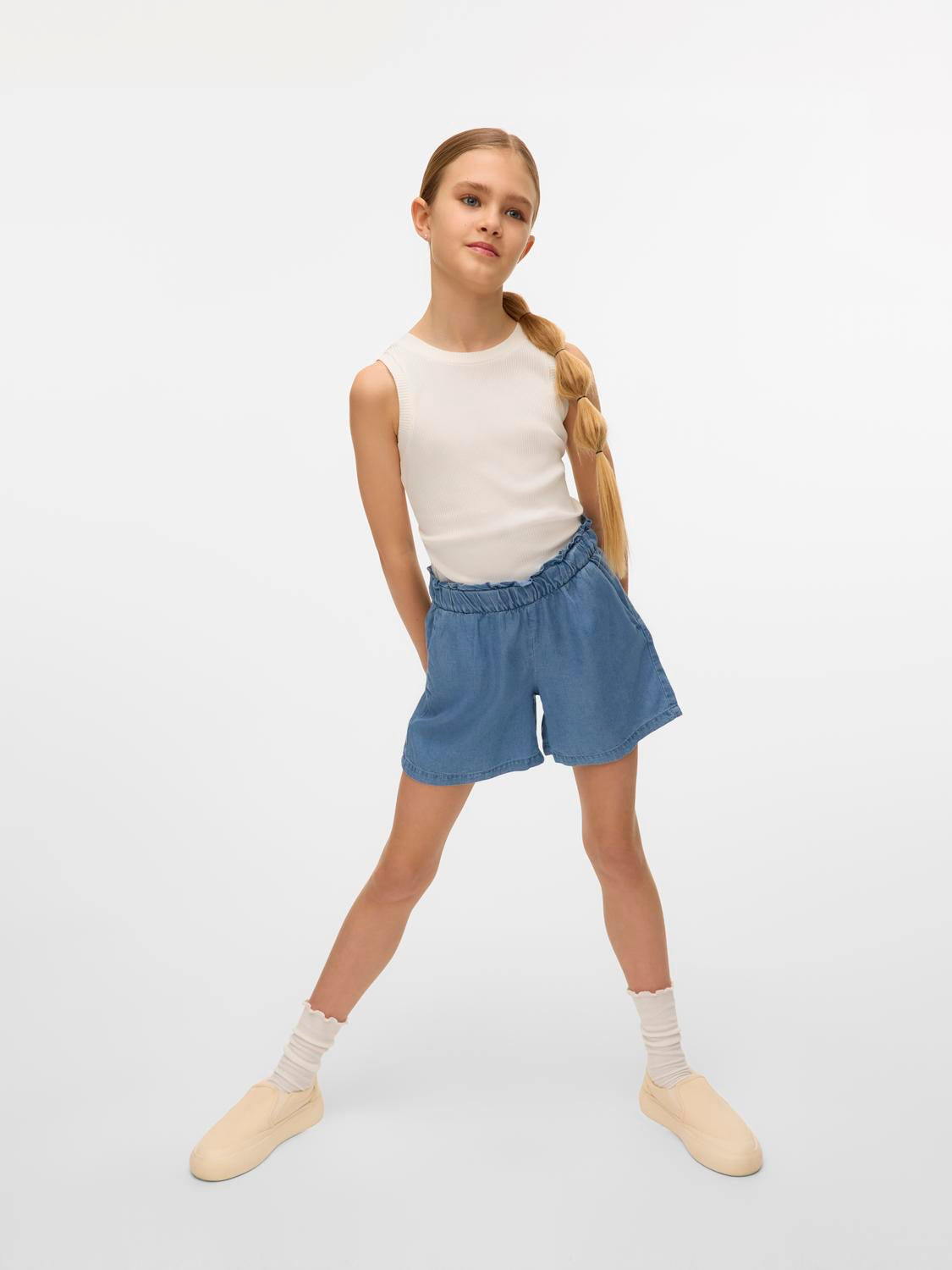 model_shot-creative
