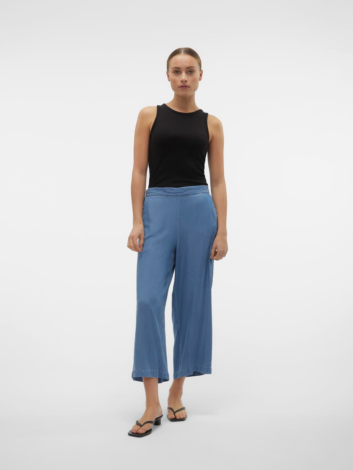 model_shot-front_full