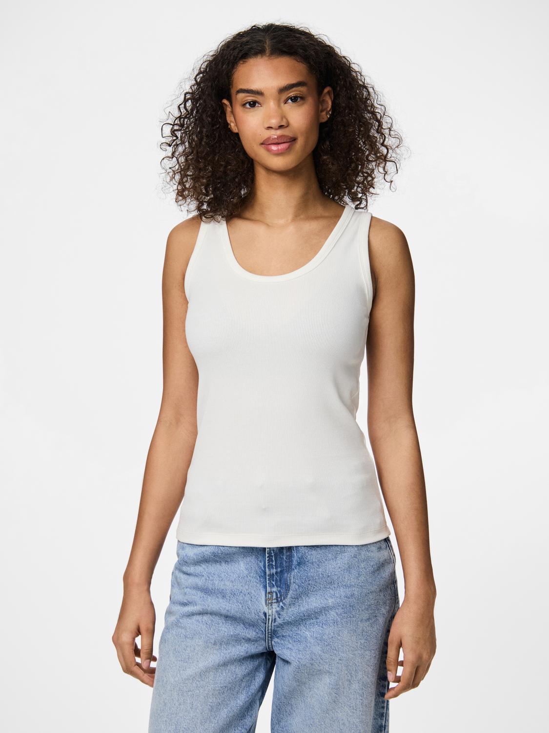 model_shot-front