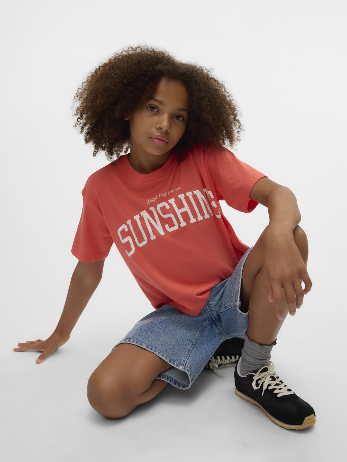 model_shot-creative
