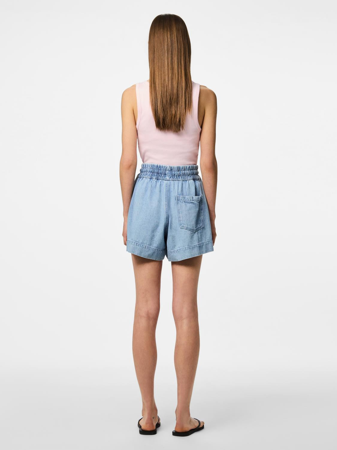 model_shot-back