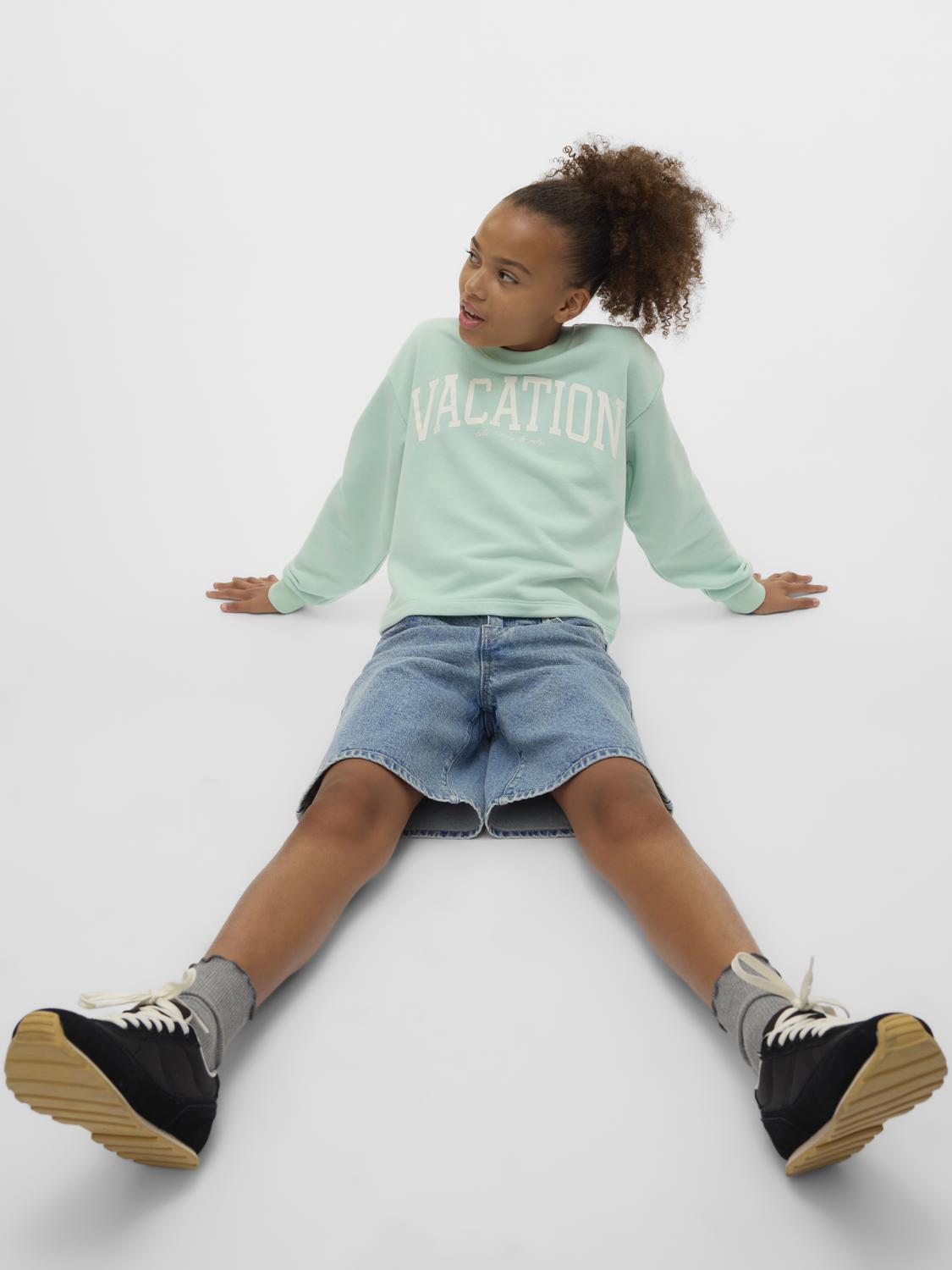 model_shot-creative