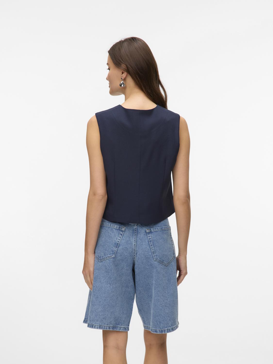 model_shot-back