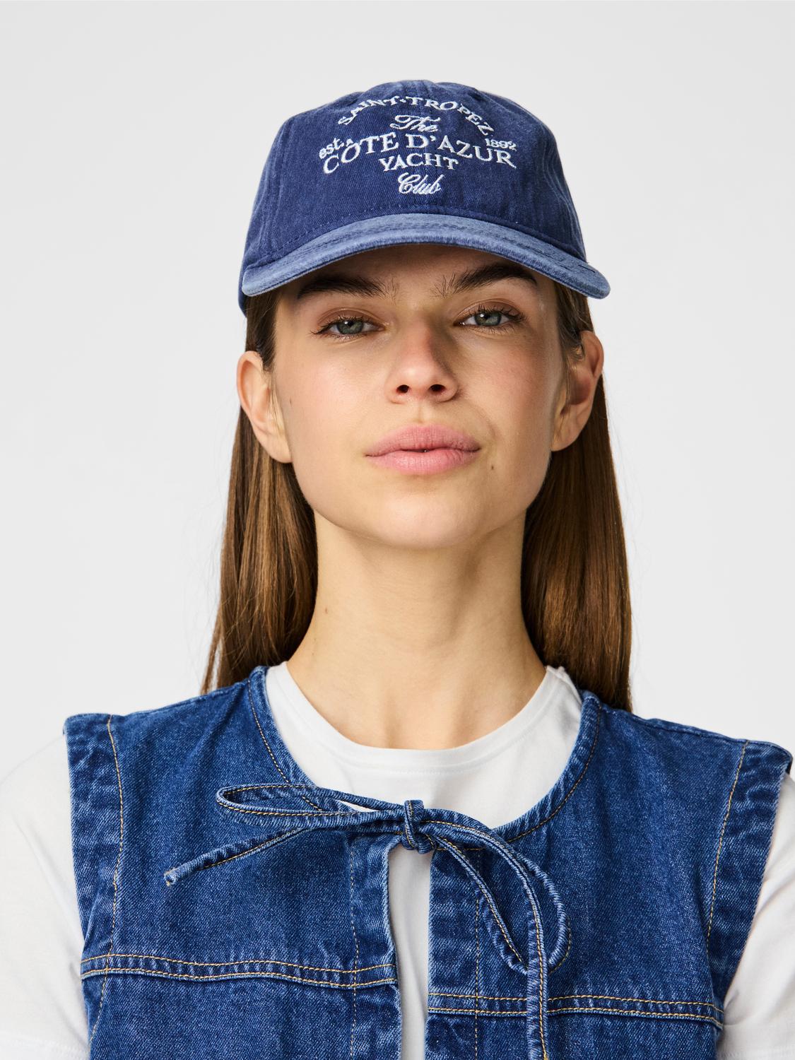 model_shot-front