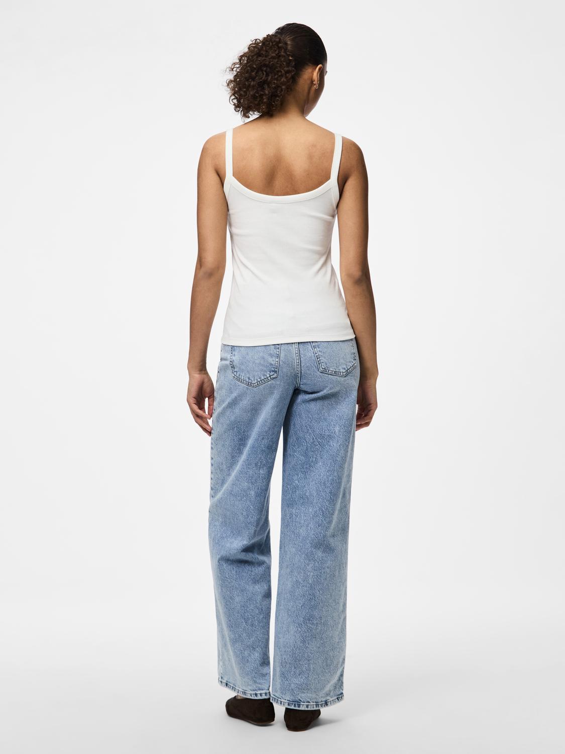 model_shot-back
