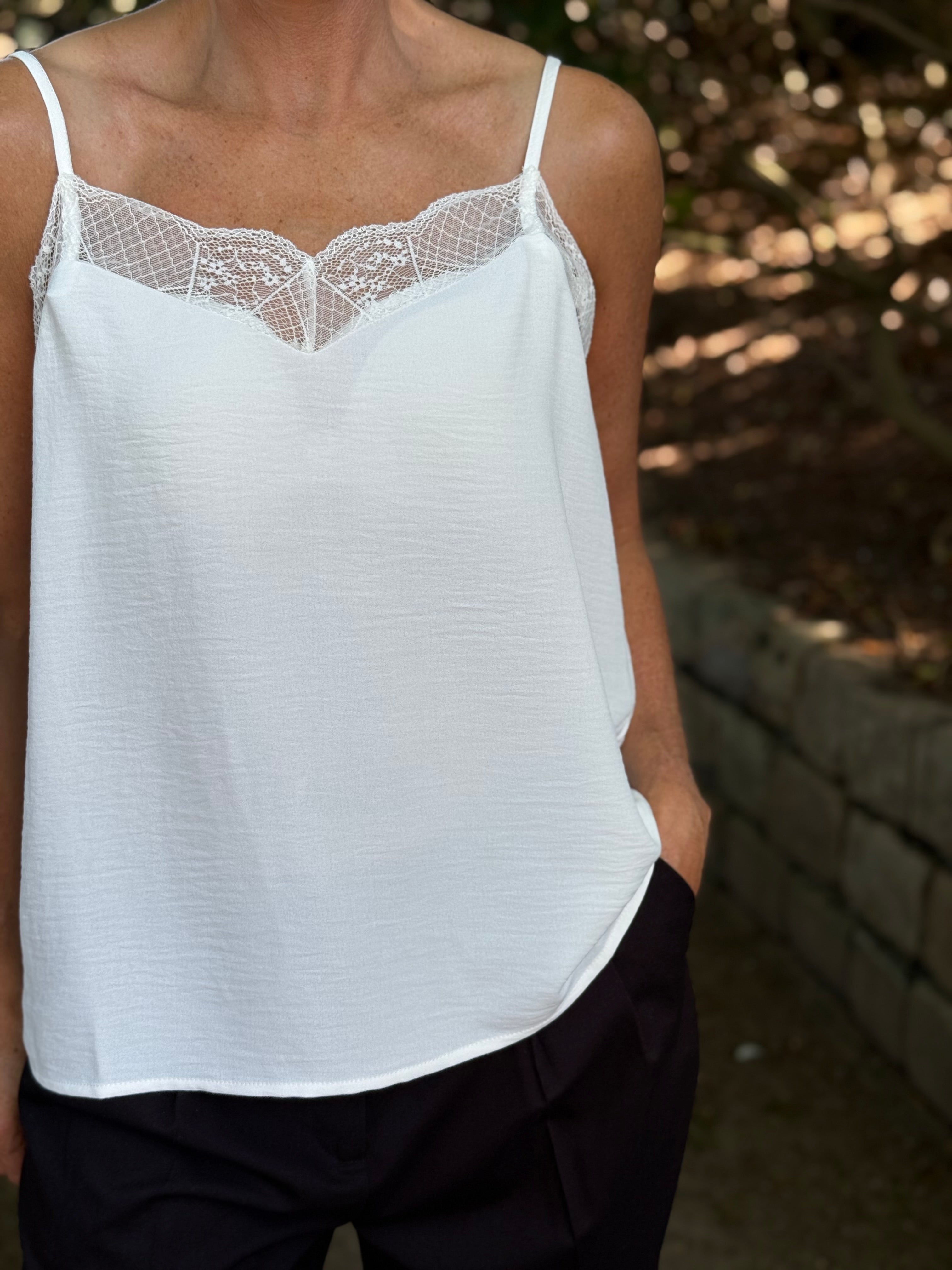 PCTIFFANY Singlet - Cloud Dancer