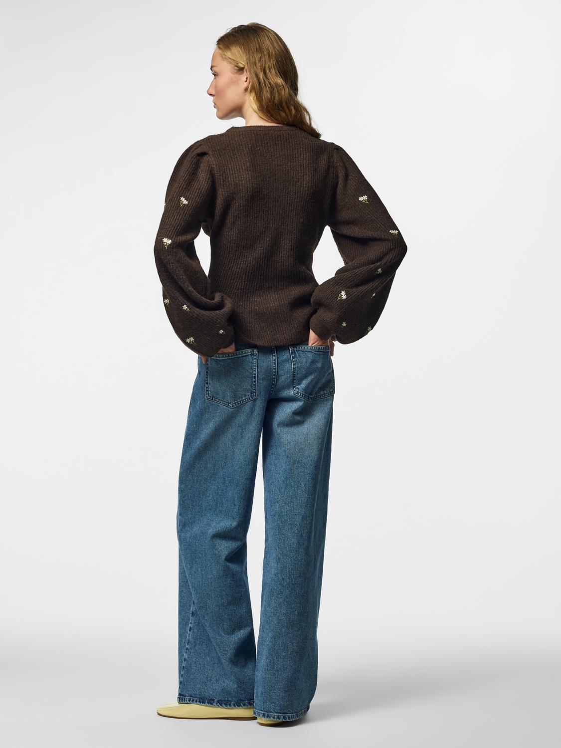 model_shot-back