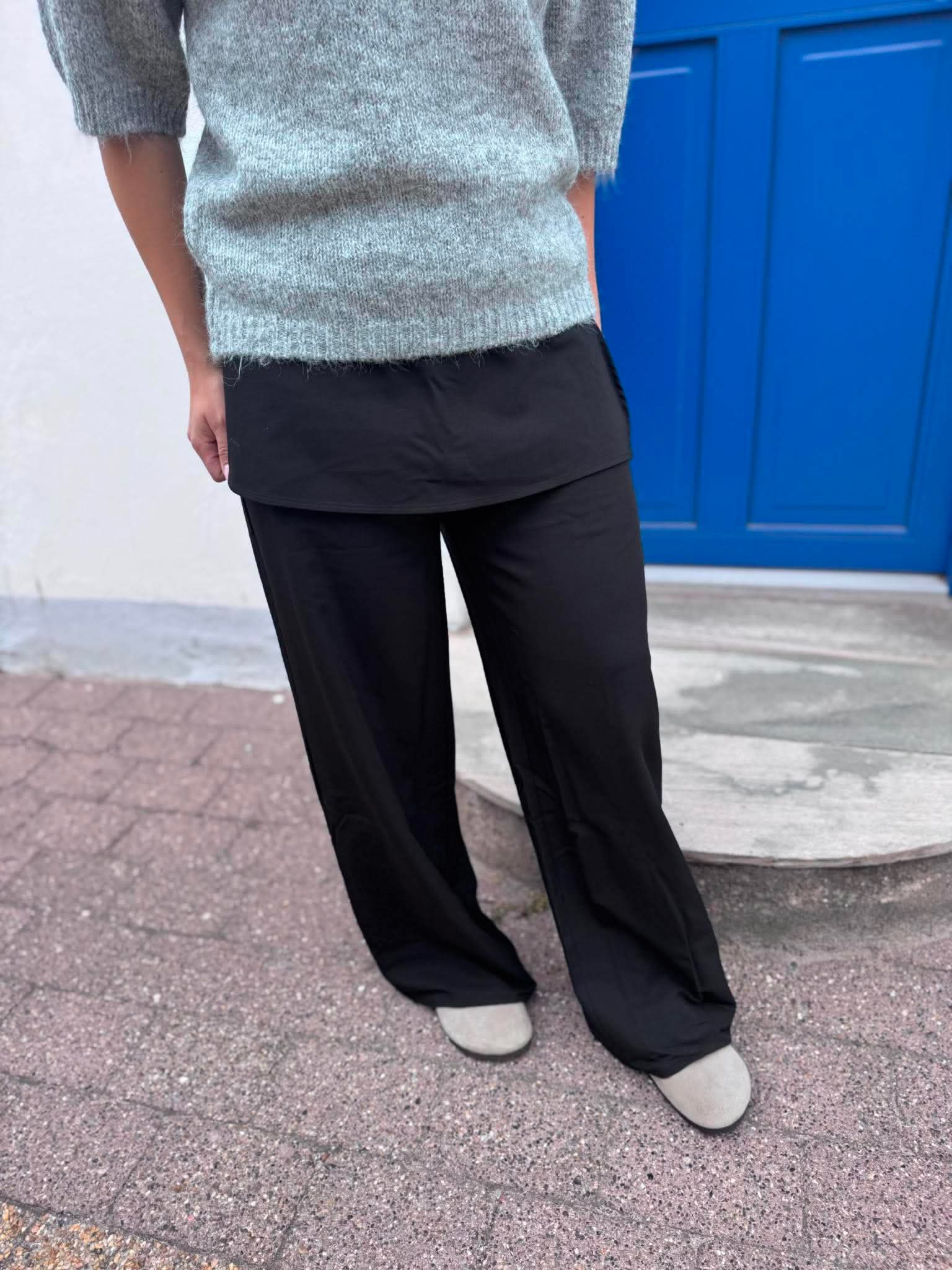 VMINGA Trousers - Black