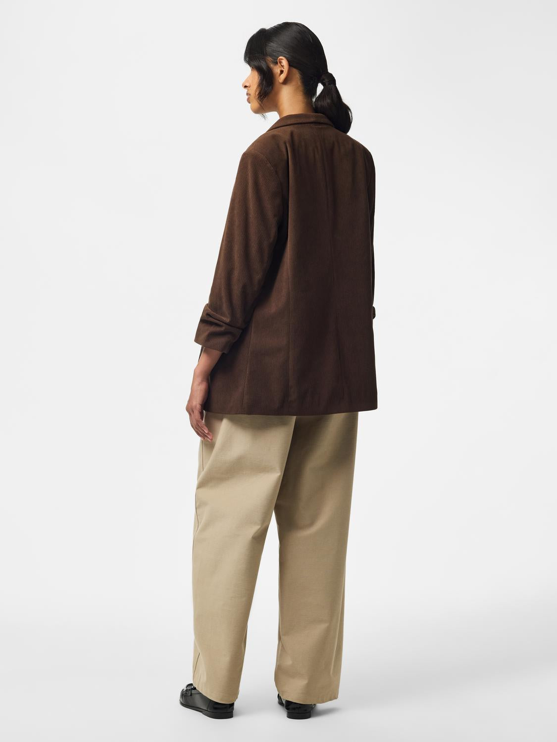 model_shot-back