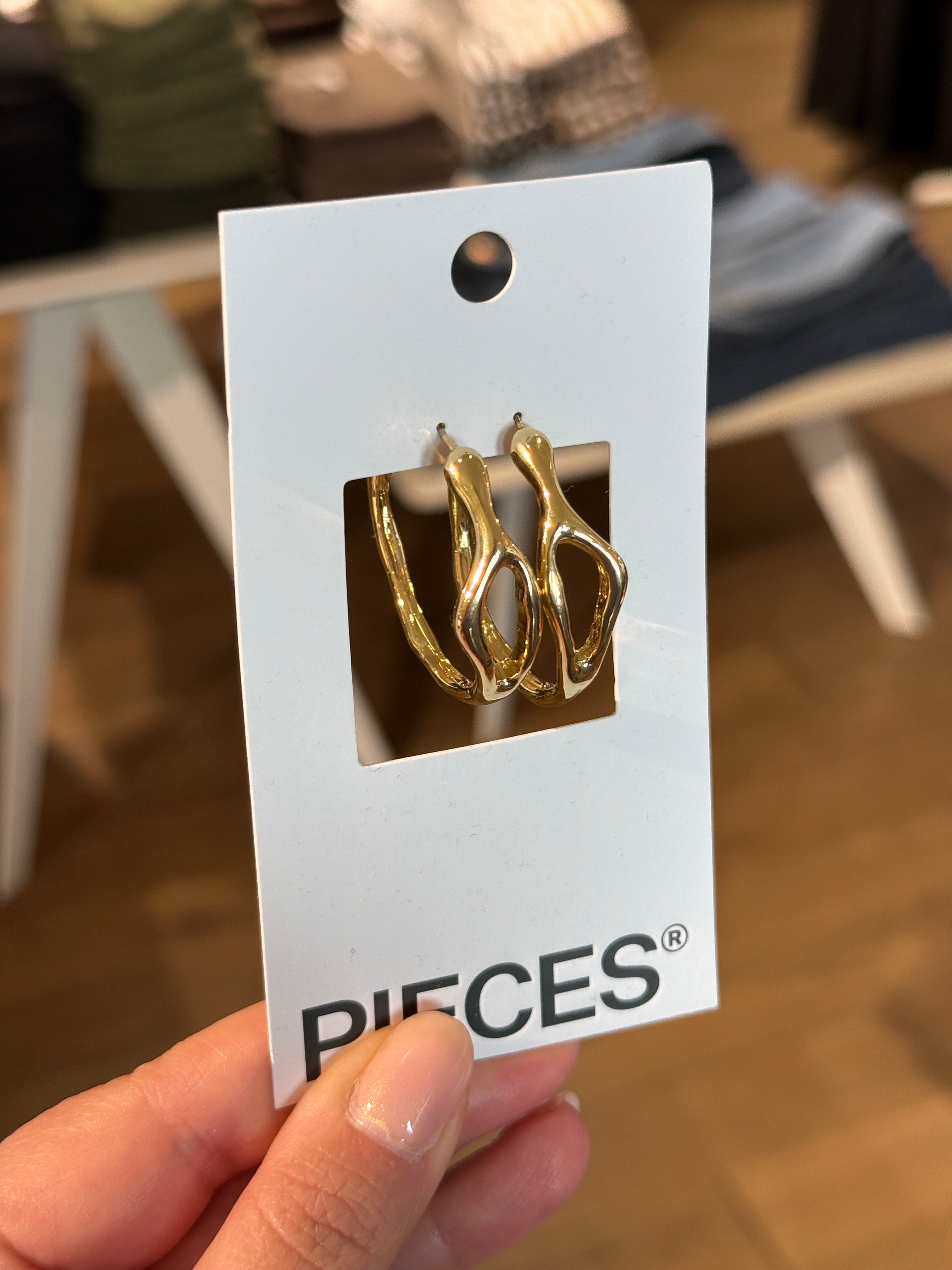 PCAKKANA Earrings - Gold Colour x Hole
