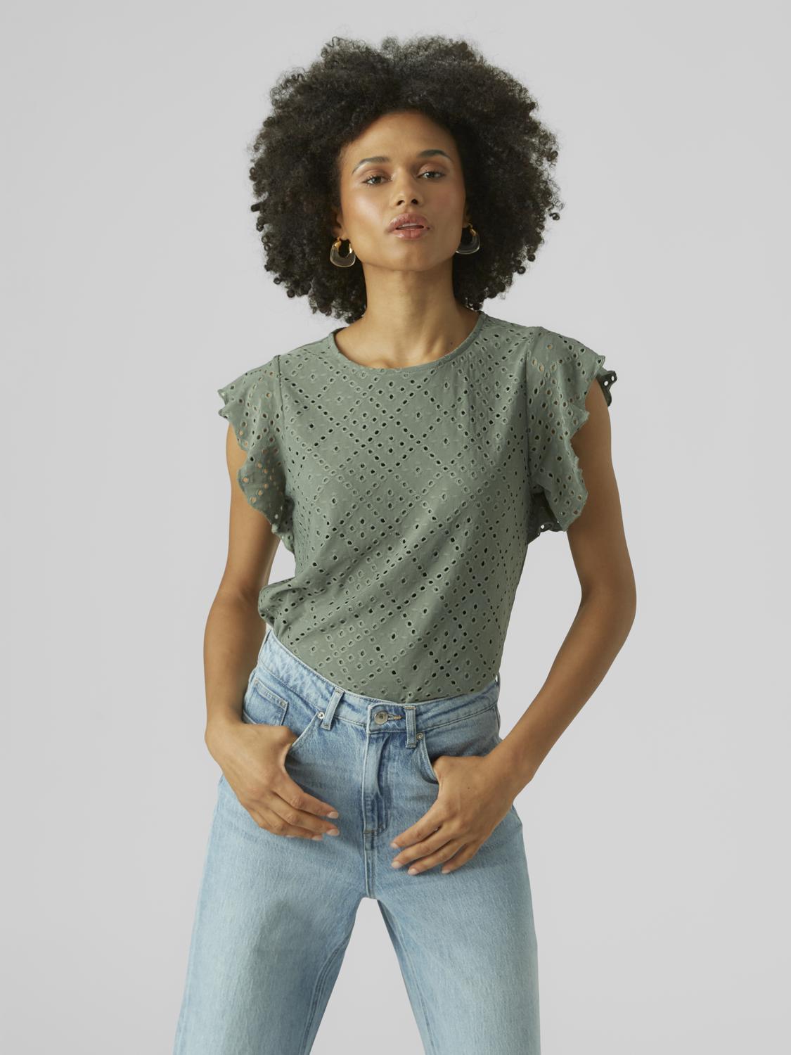 model_shot-front
