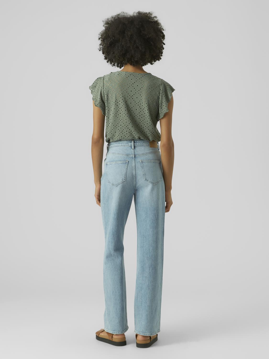 model_shot-back