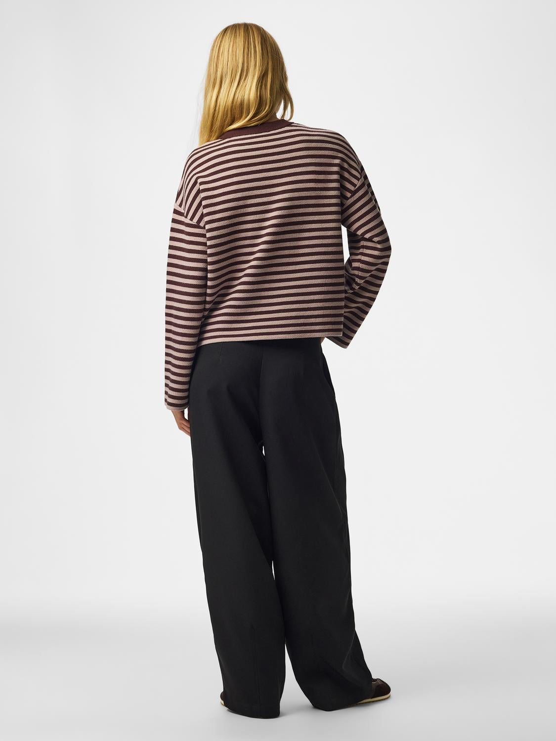 model_shot-back
