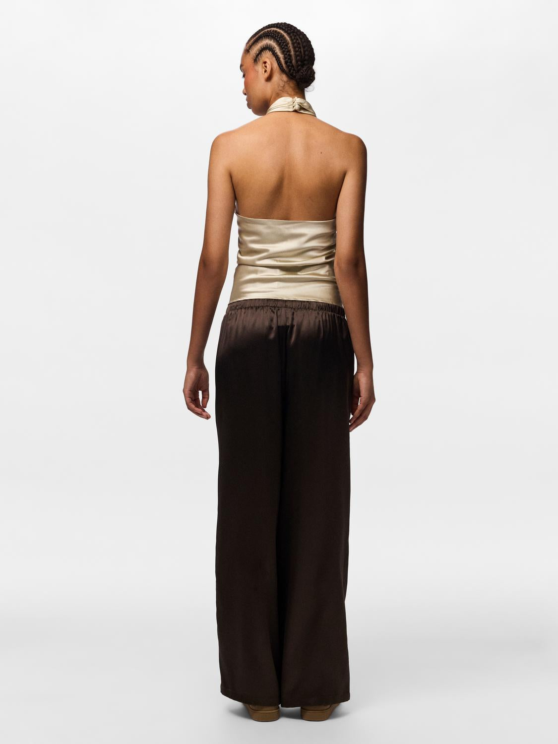 model_shot-back