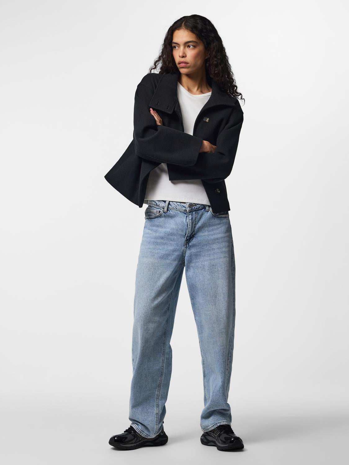 model_shot-front_full