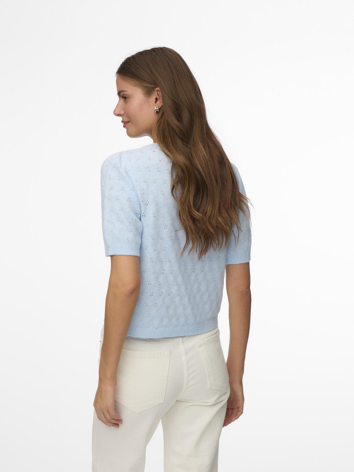 model_shot-back