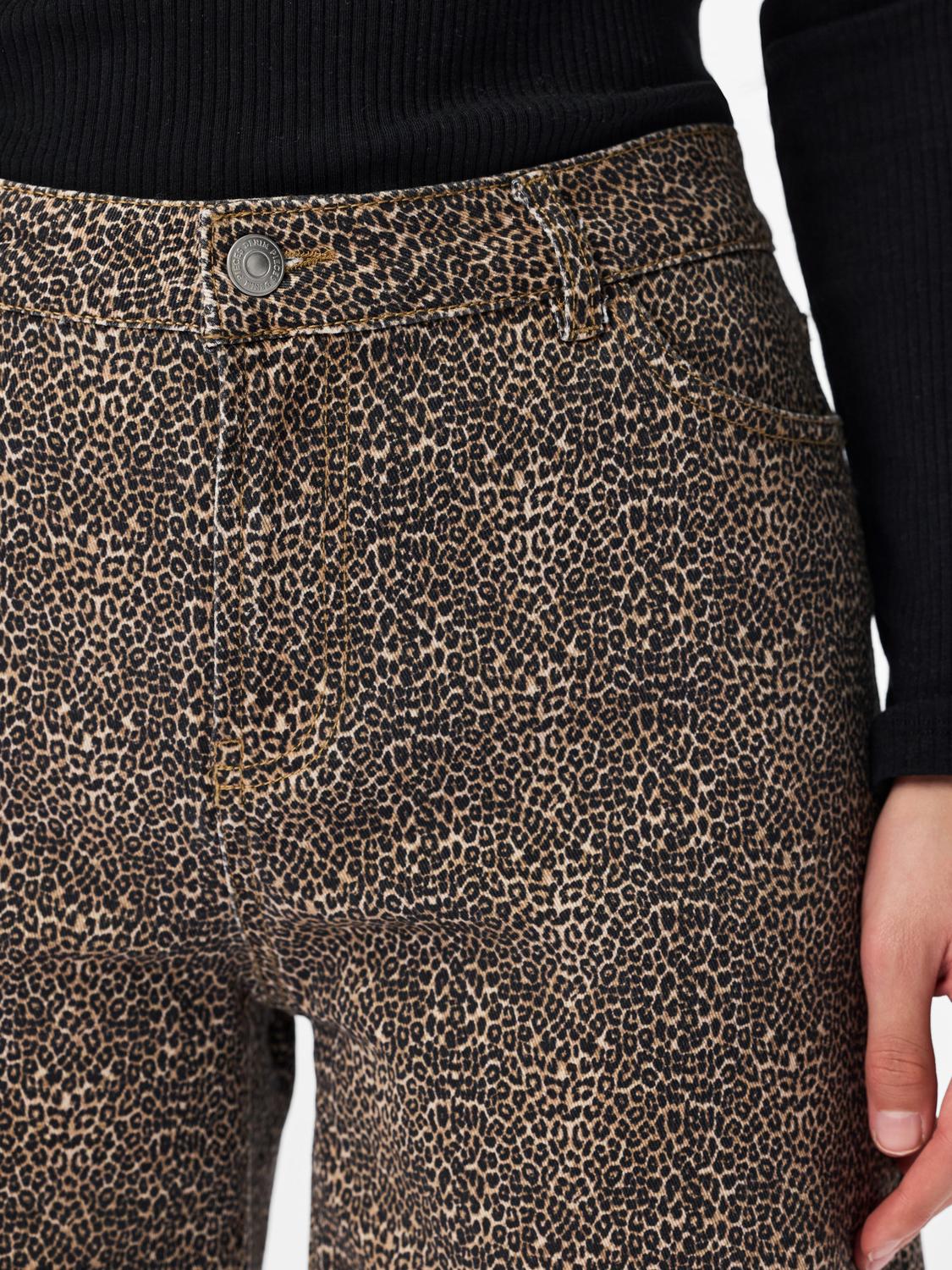model_shot-detail