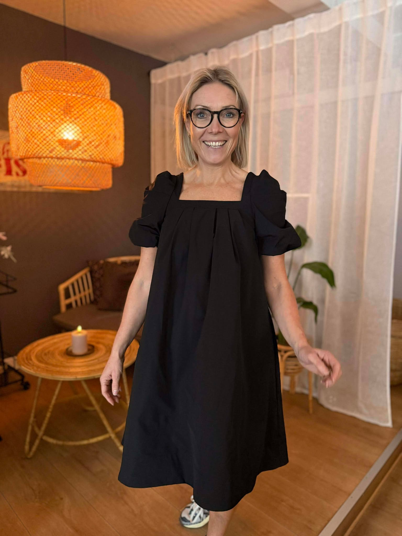 AWANN Short Dress - Black