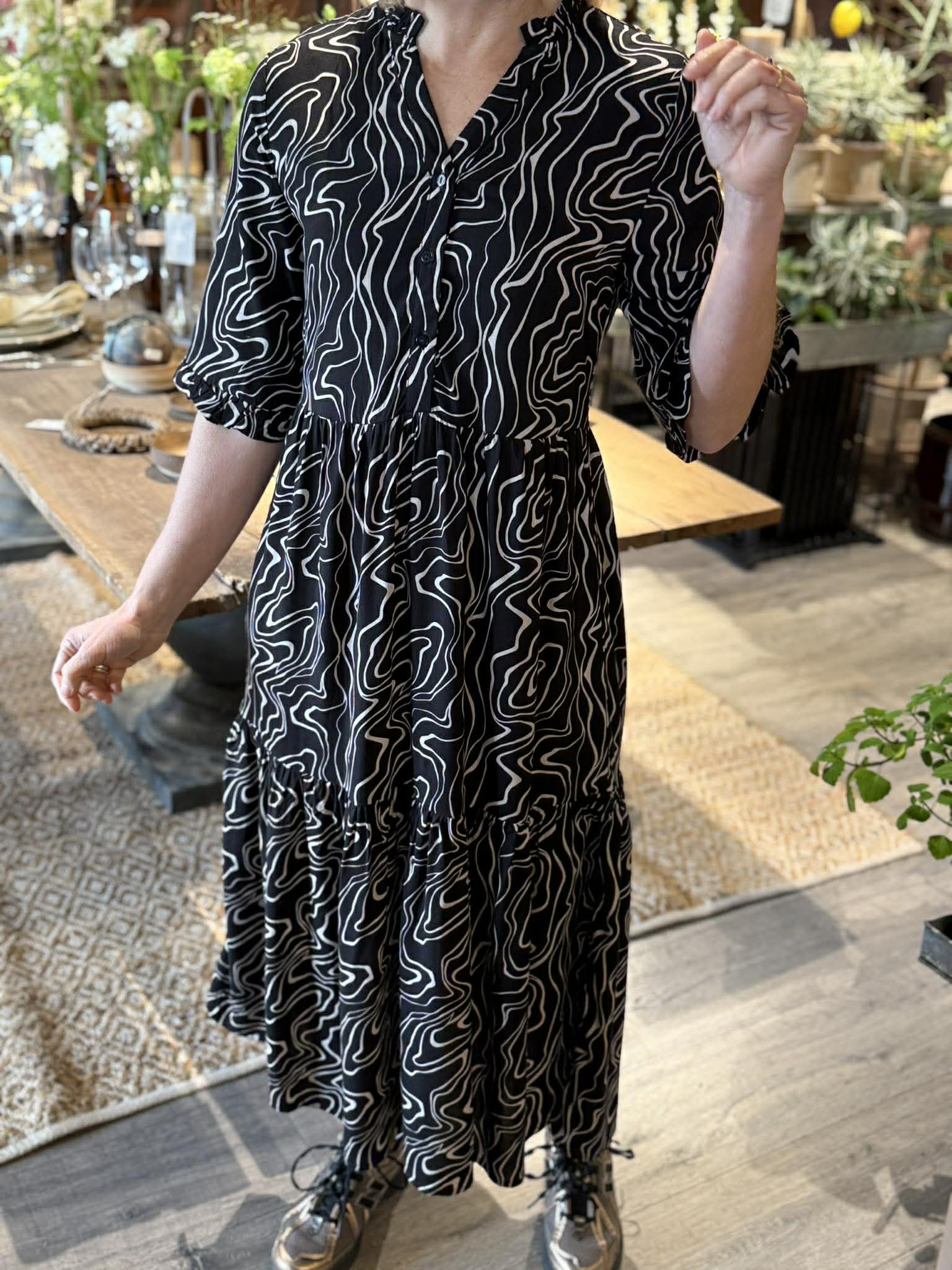 VMEASY Long Dress - Black m. sand mønster