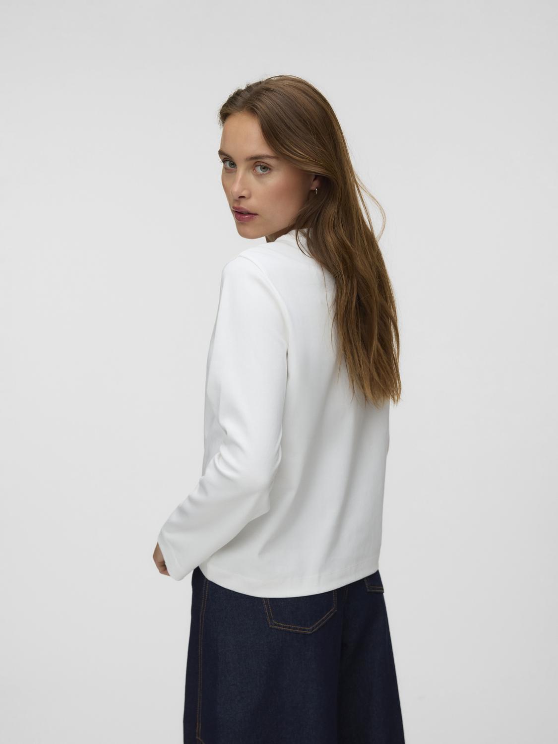 model_shot-back