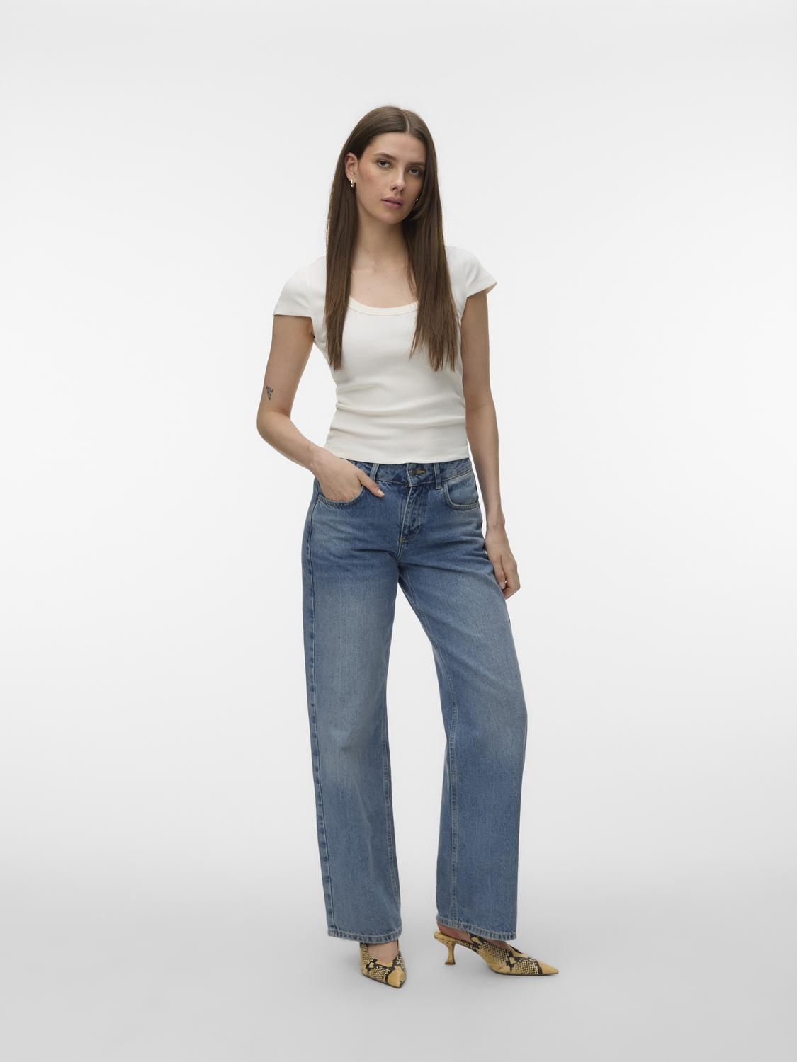 model_shot-front_full