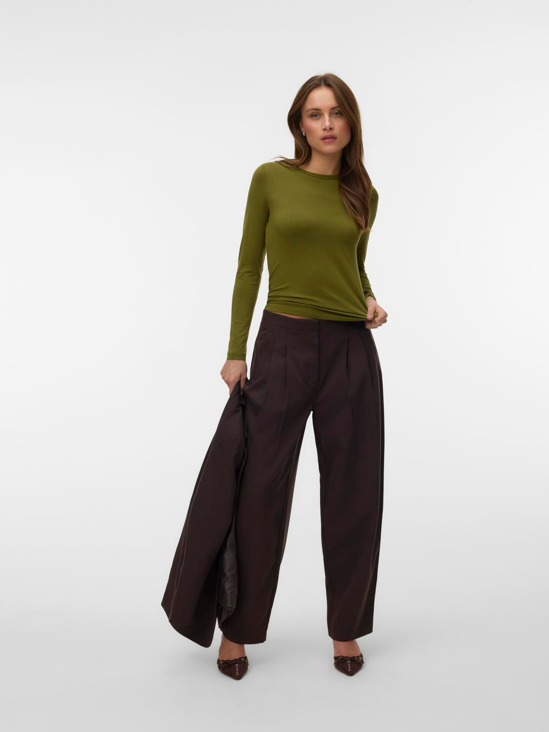 model_shot-front