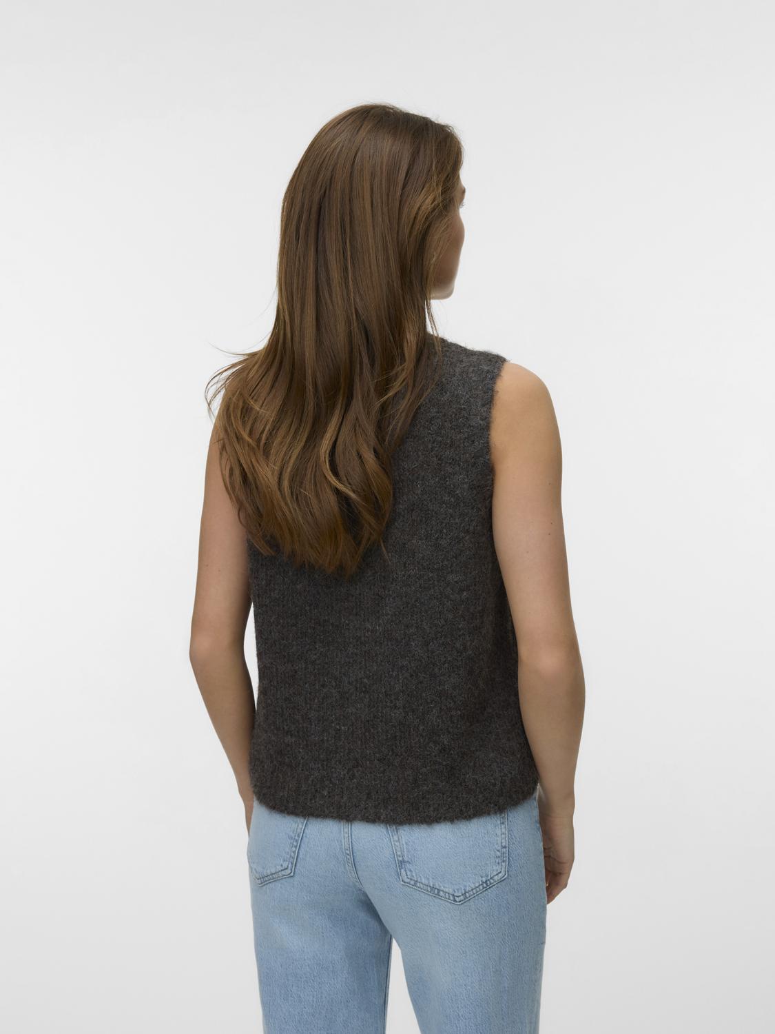 model_shot-back