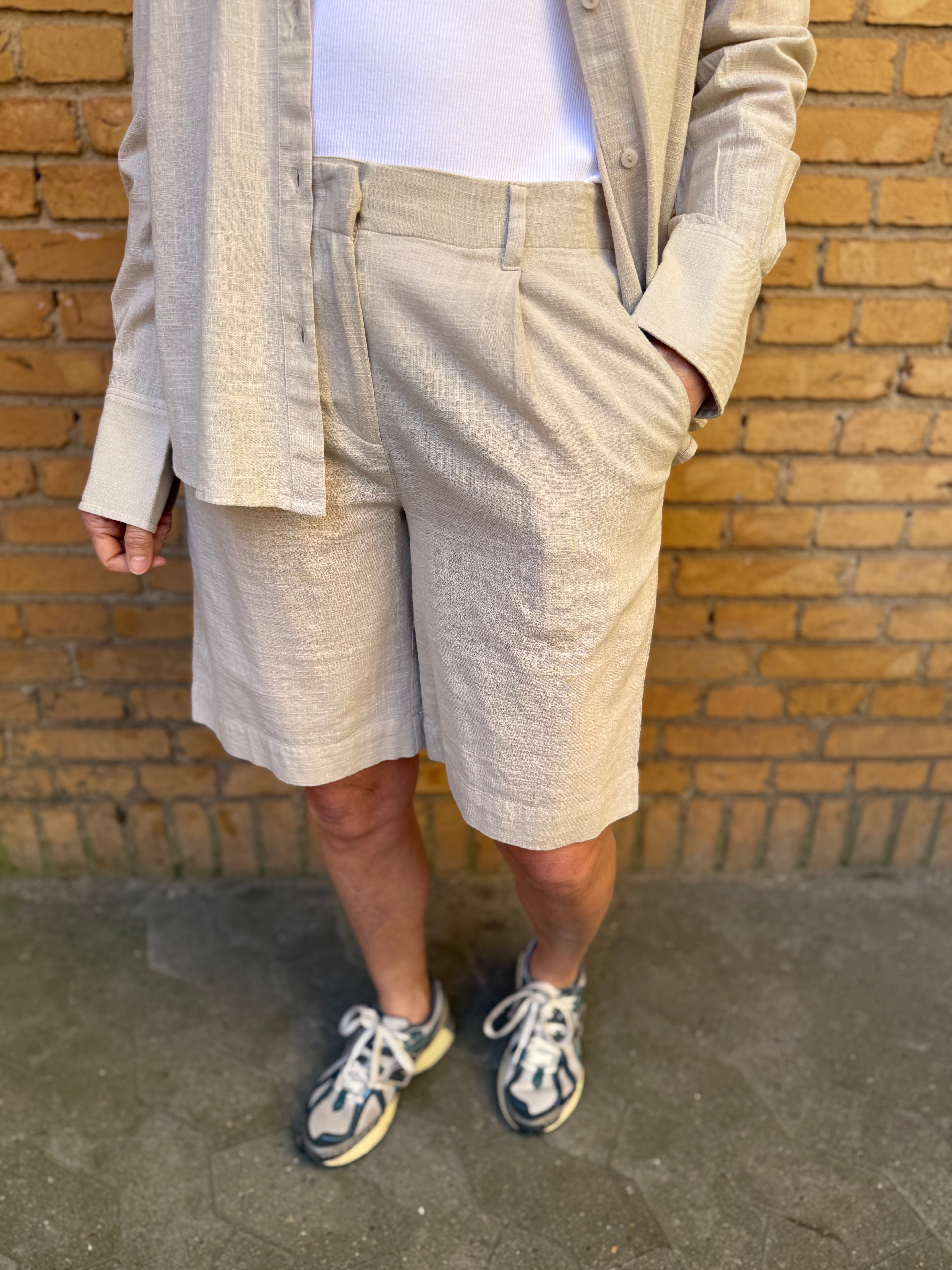 VMCAIA Shorts - Silver Lining