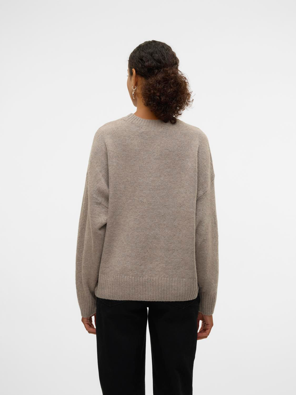 model_shot-back
