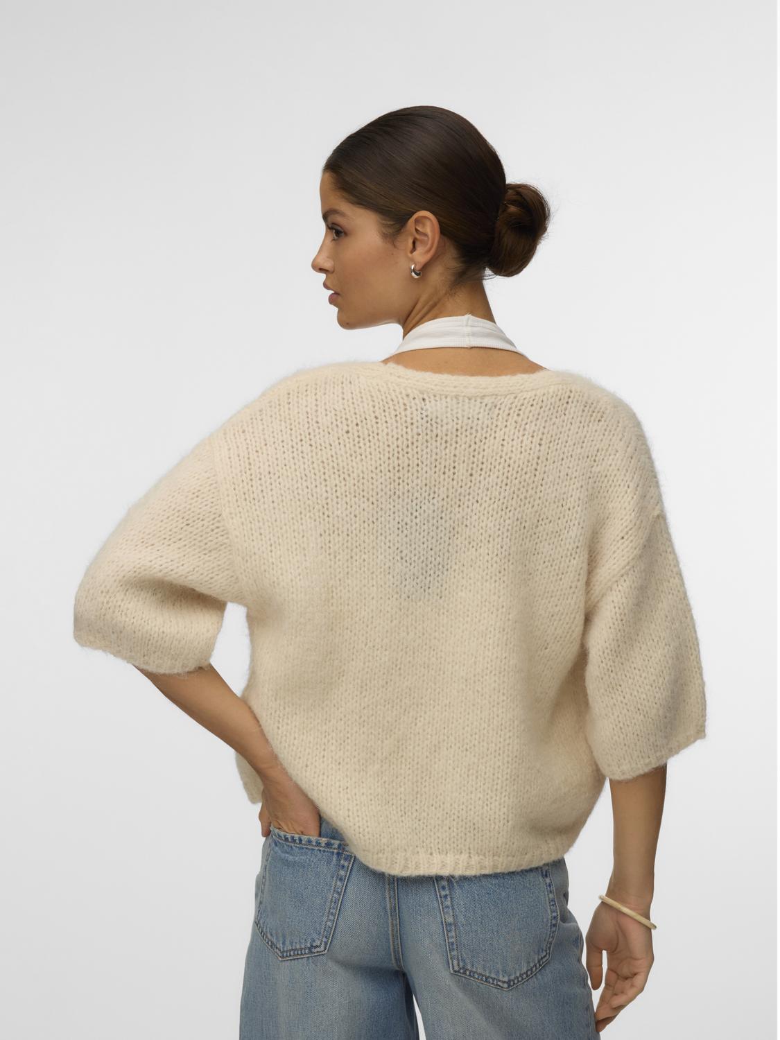 model_shot-back