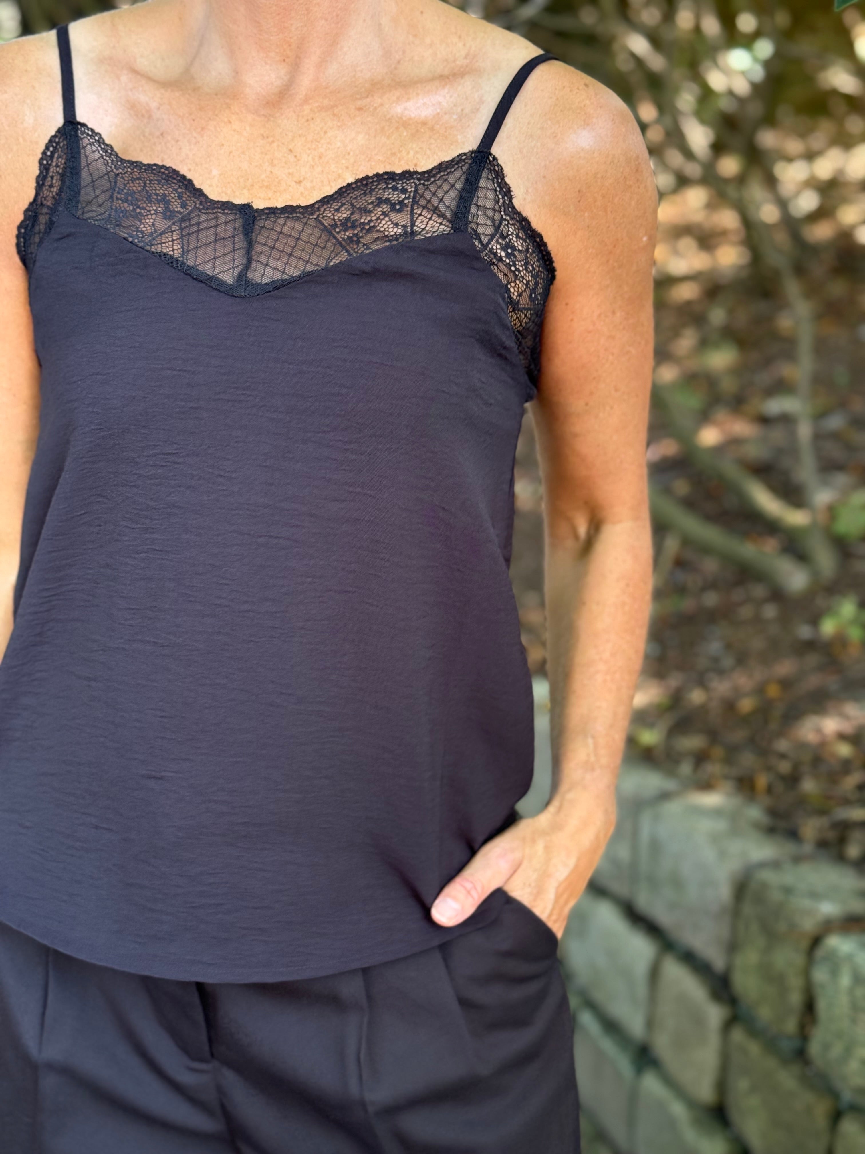 PCTIFFANY Singlet - Black