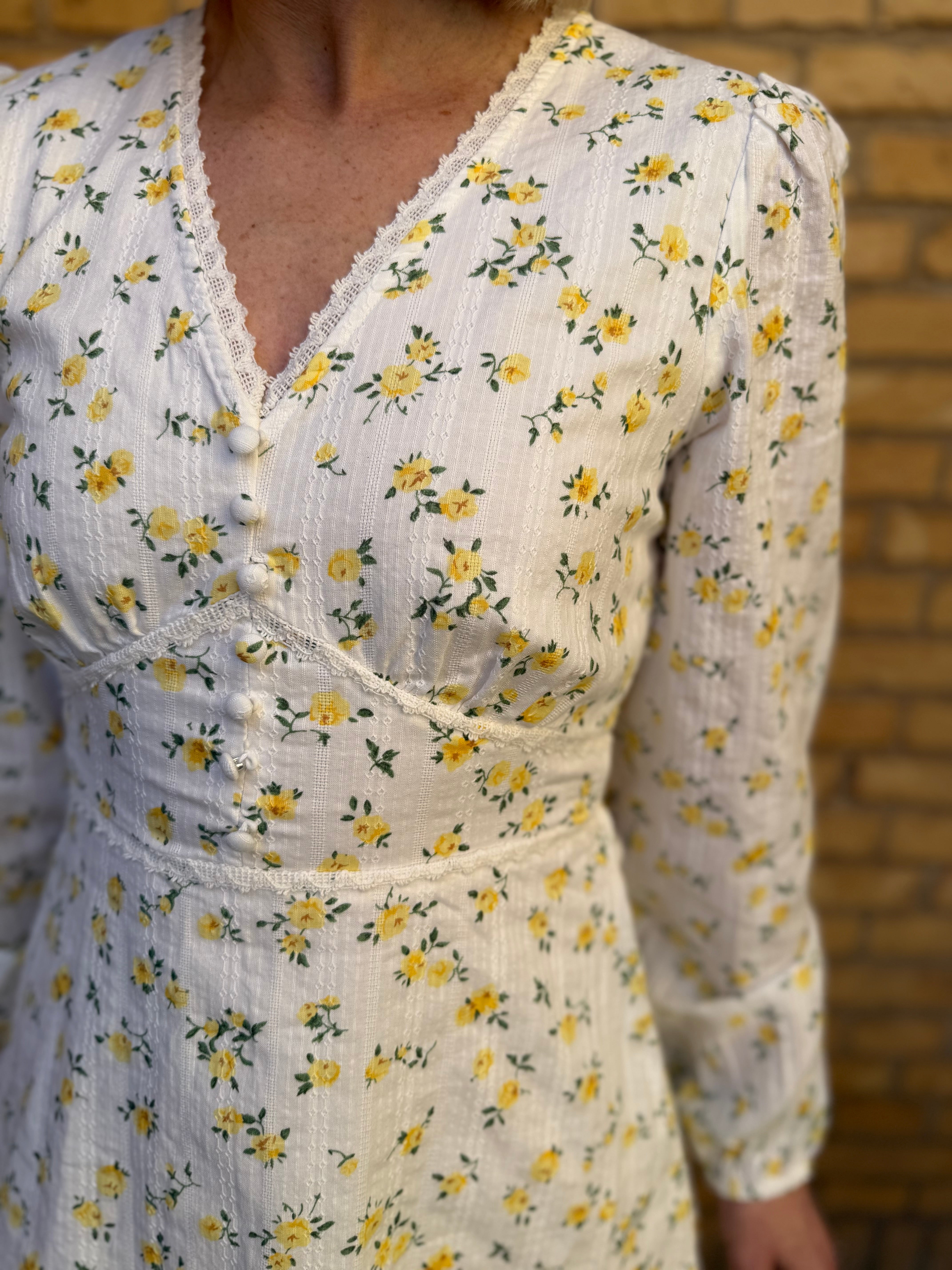 VMAYA Short Dress - Gul blomst