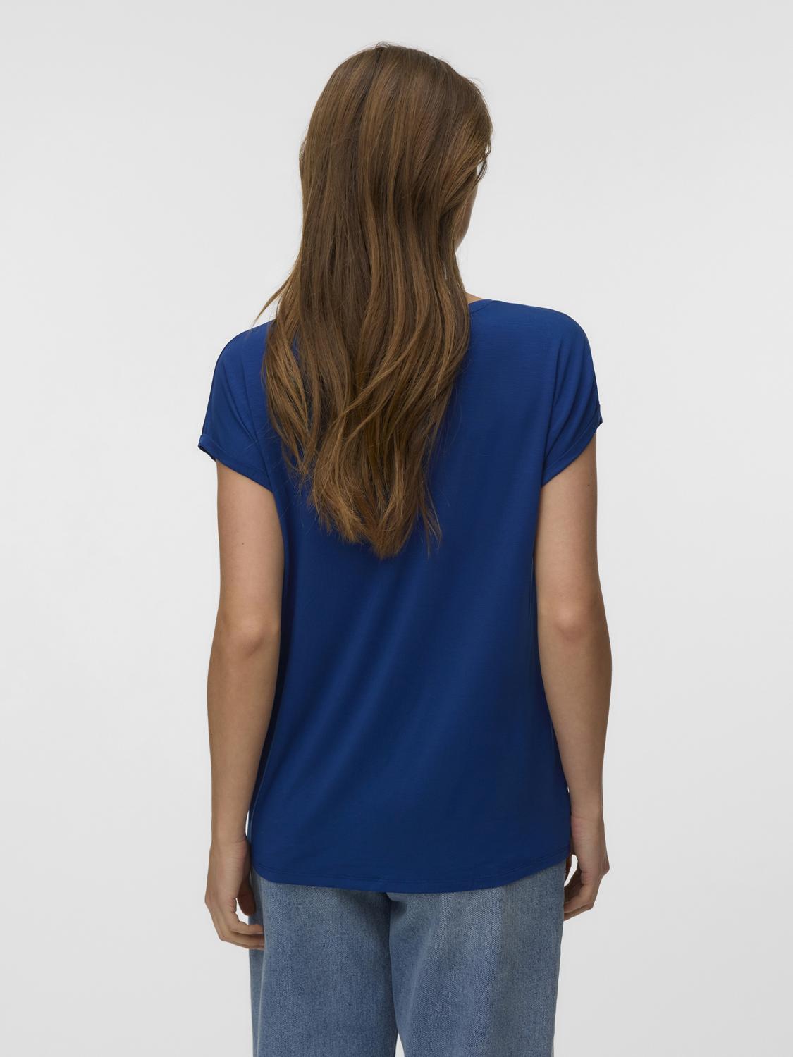 model_shot-back