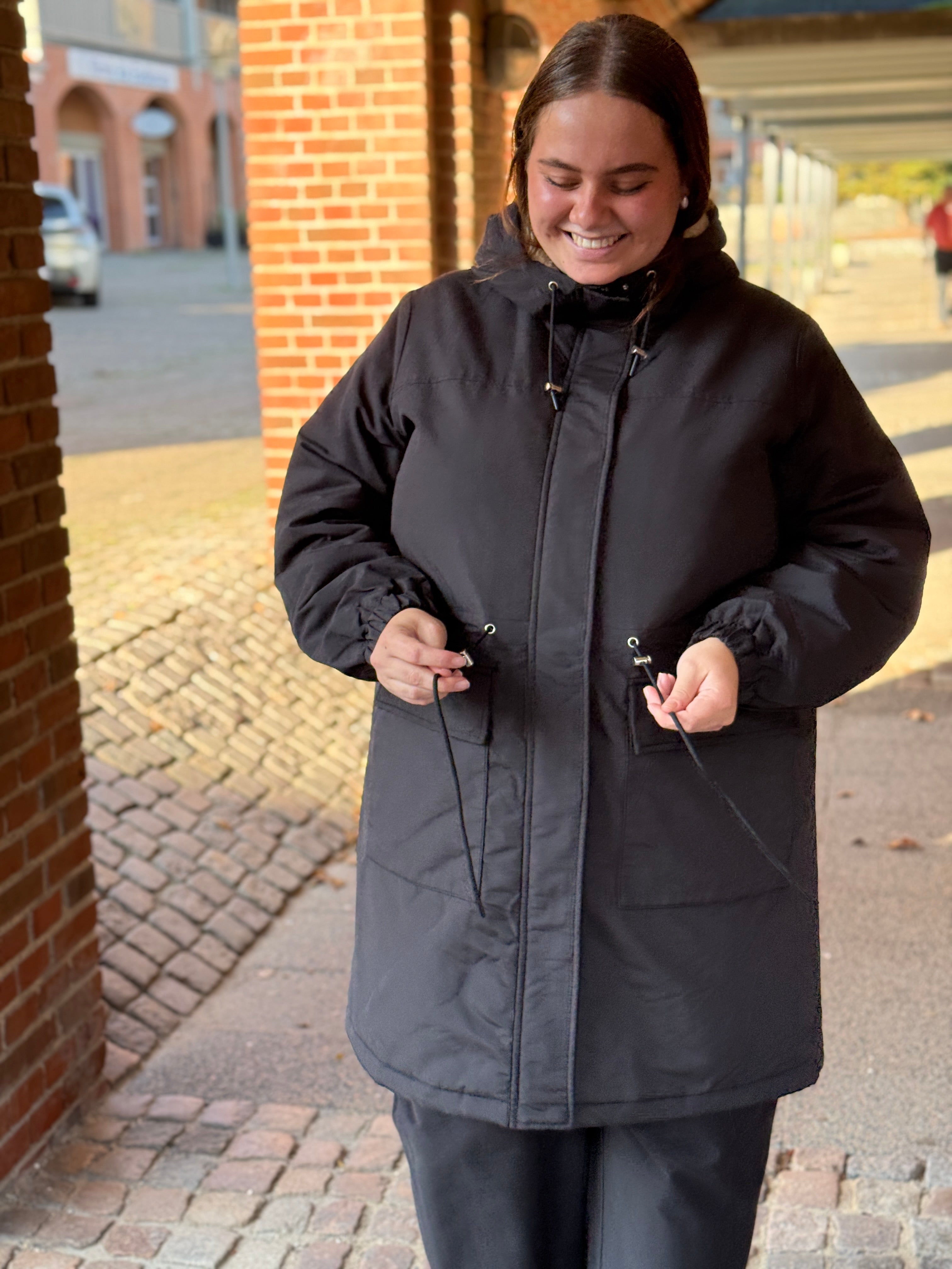 VMCALMA Coat - Black