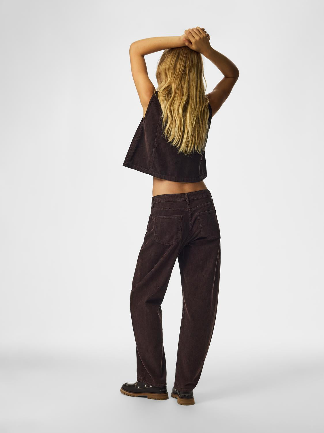 model_shot-creative