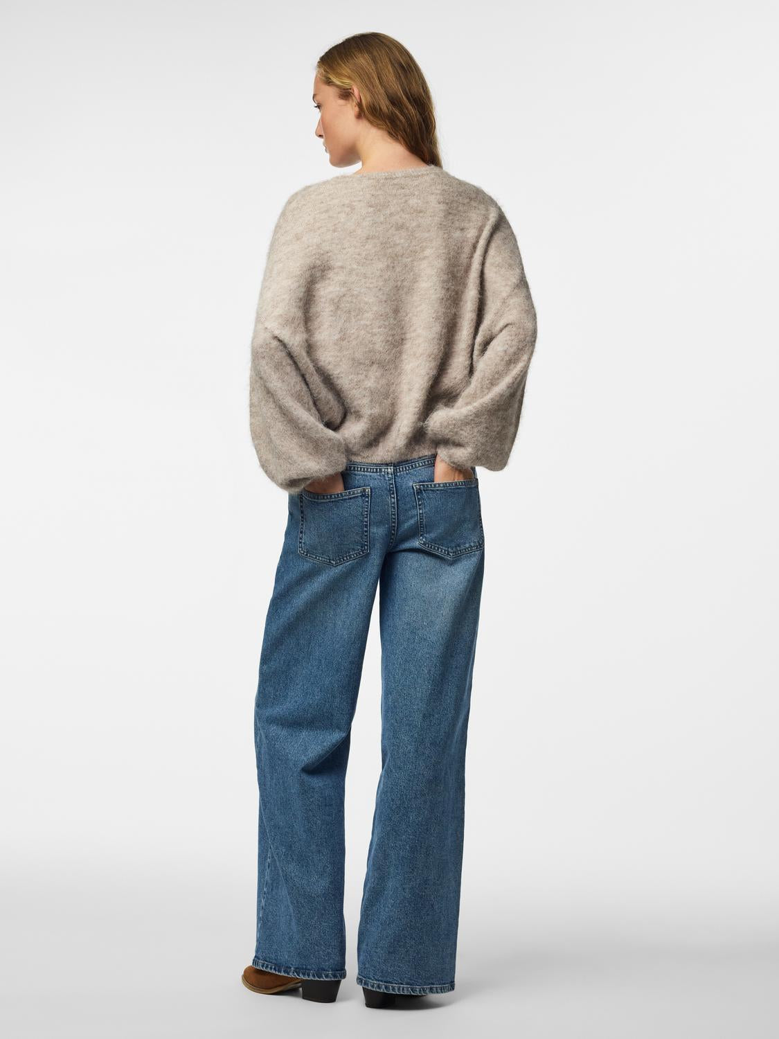 model_shot-back
