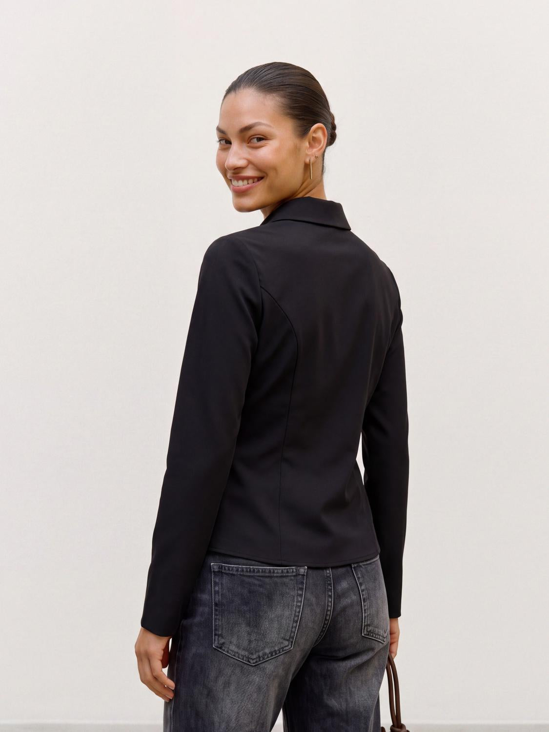 model_shot-back