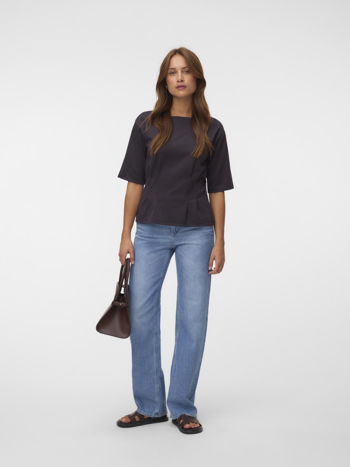 model_shot-front