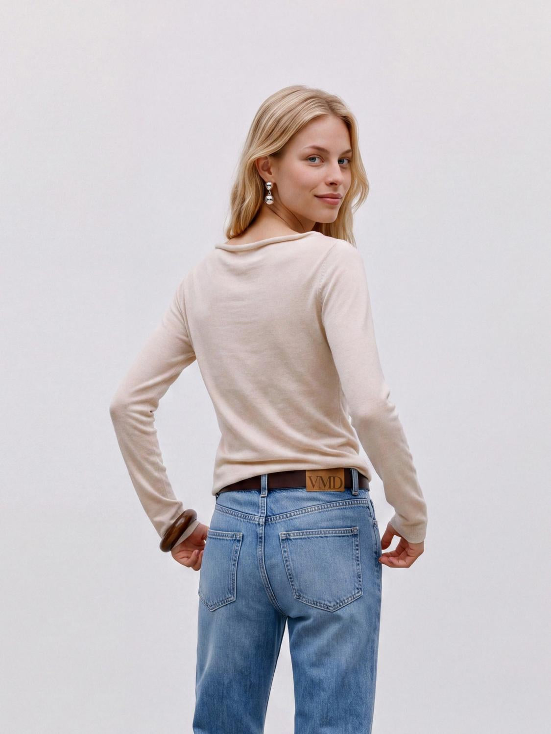 model_shot-back