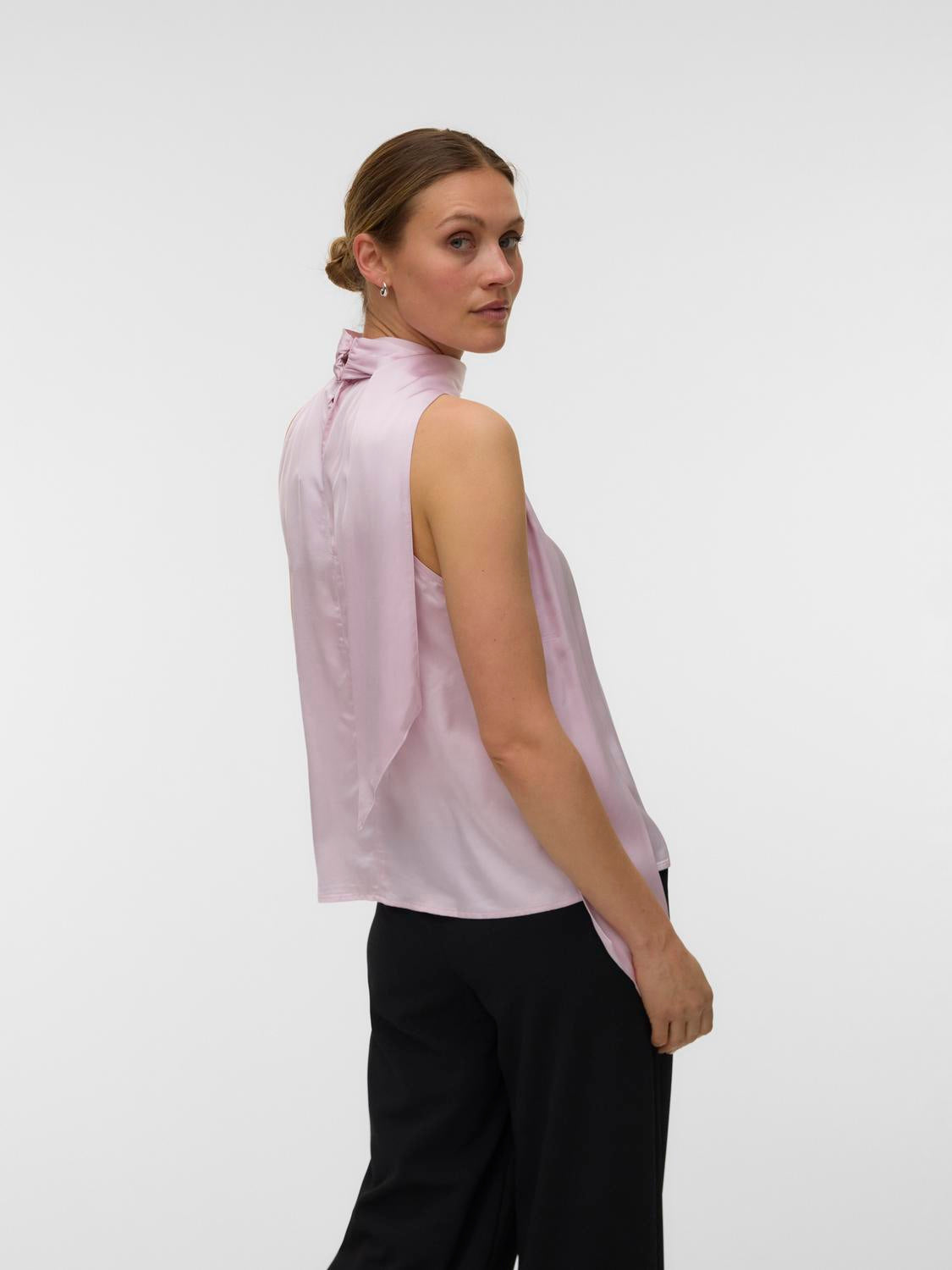model_shot-back