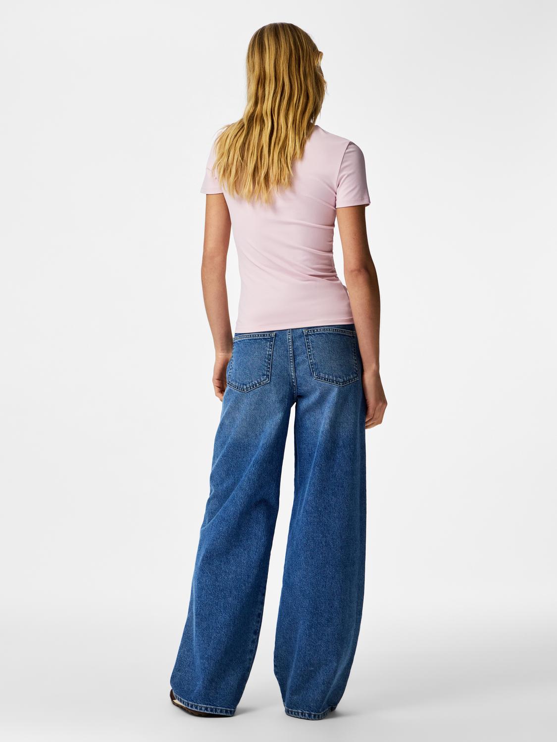 model_shot-back