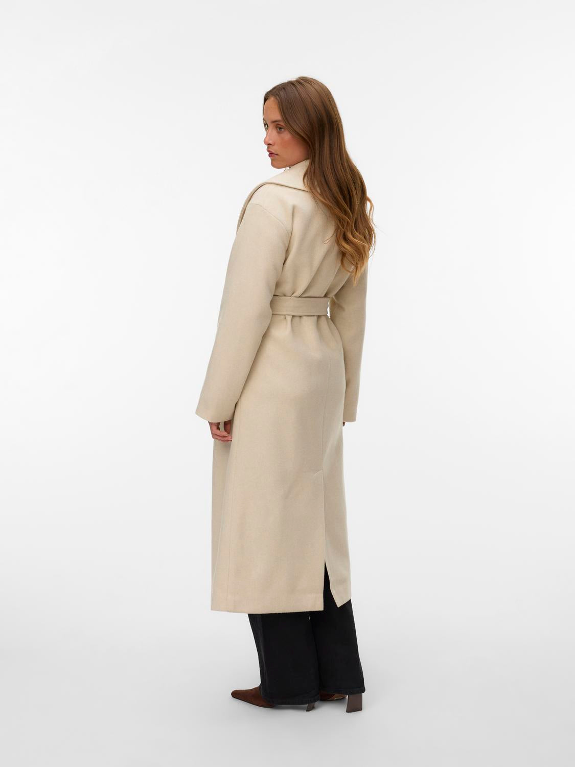 model_shot-back