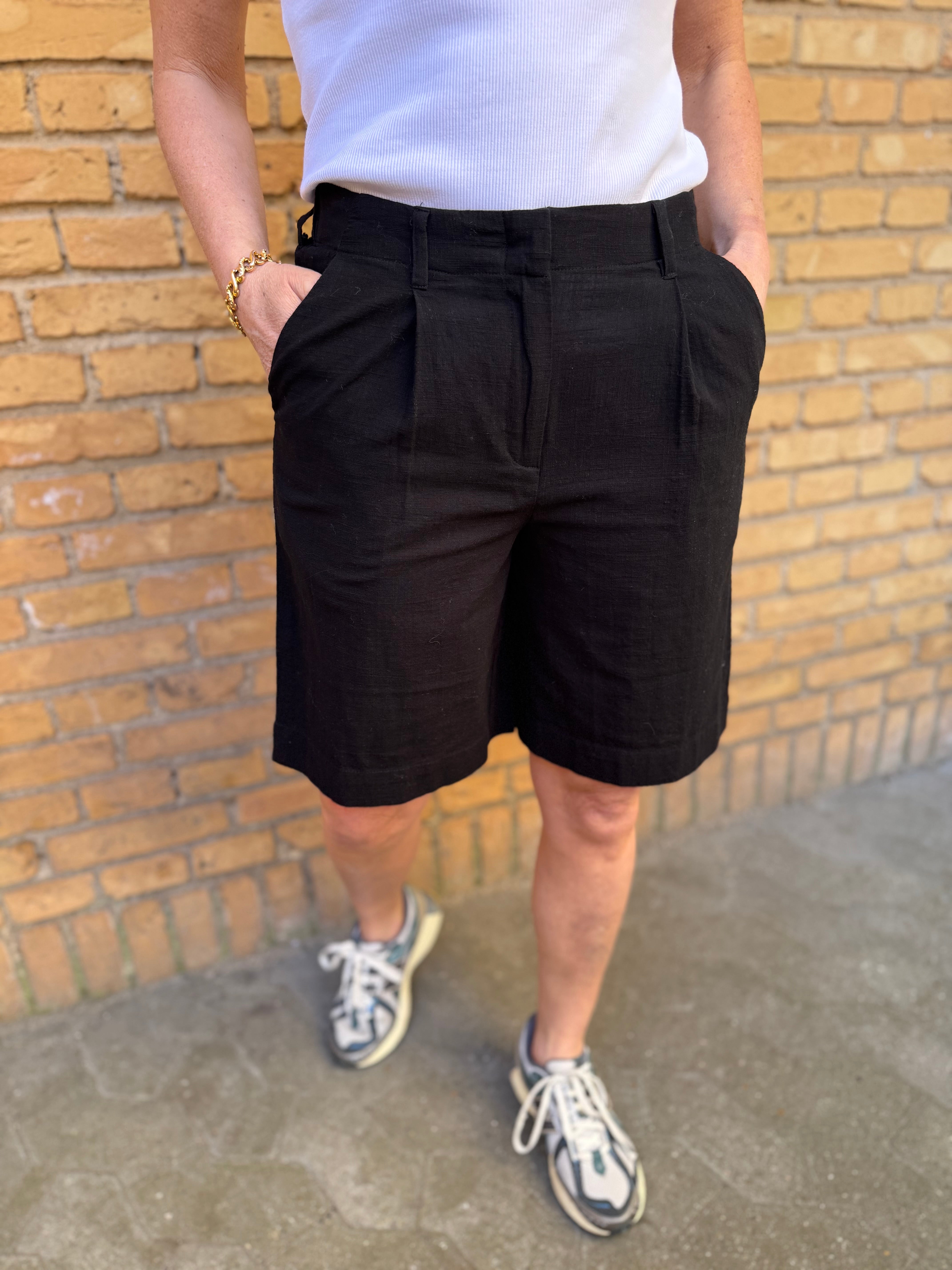 VMCAIA Shorts - Black