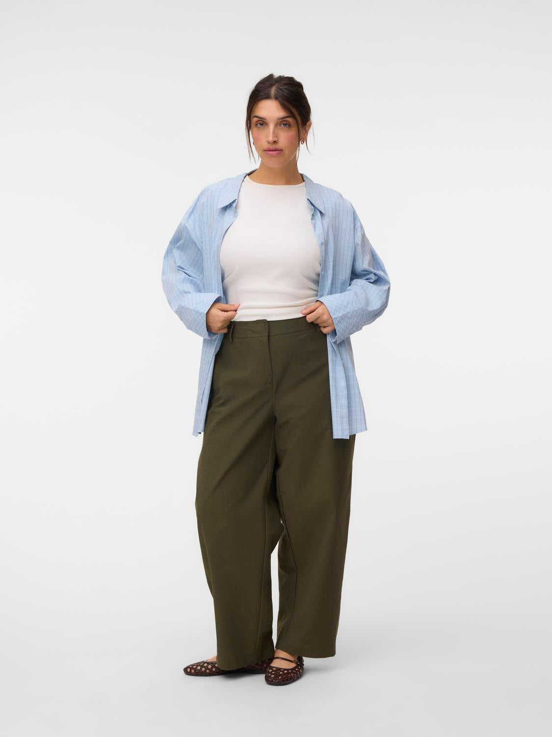 model_shot-front