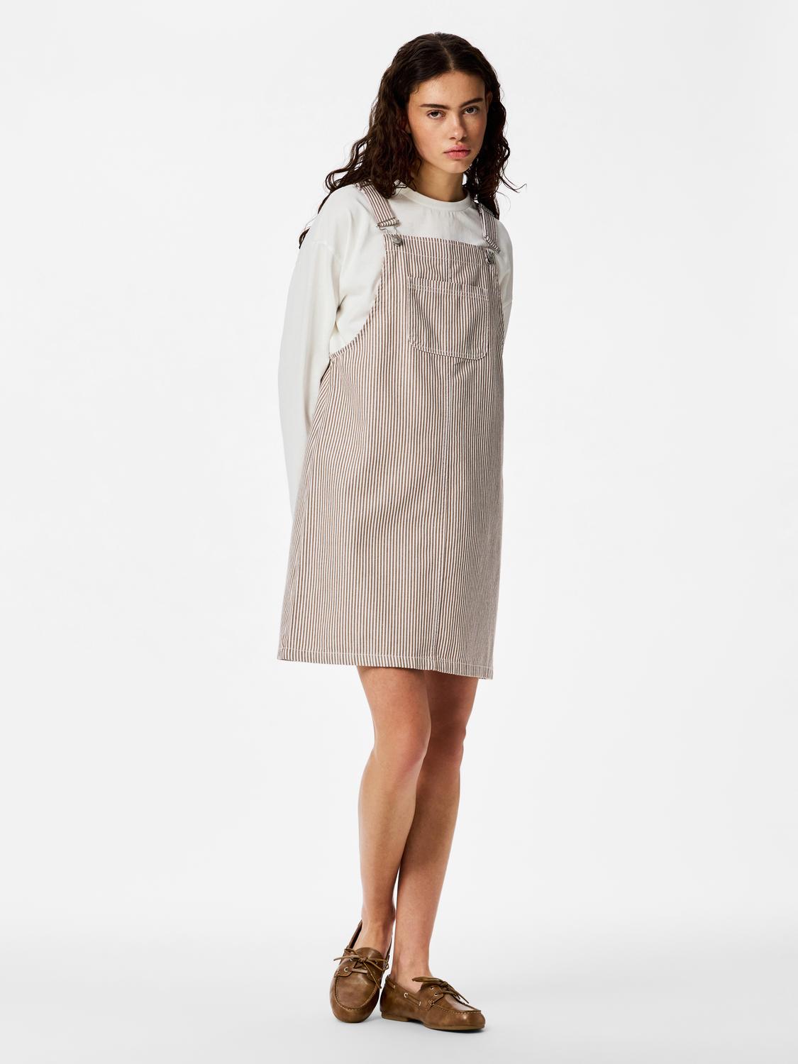 model_shot-front_full