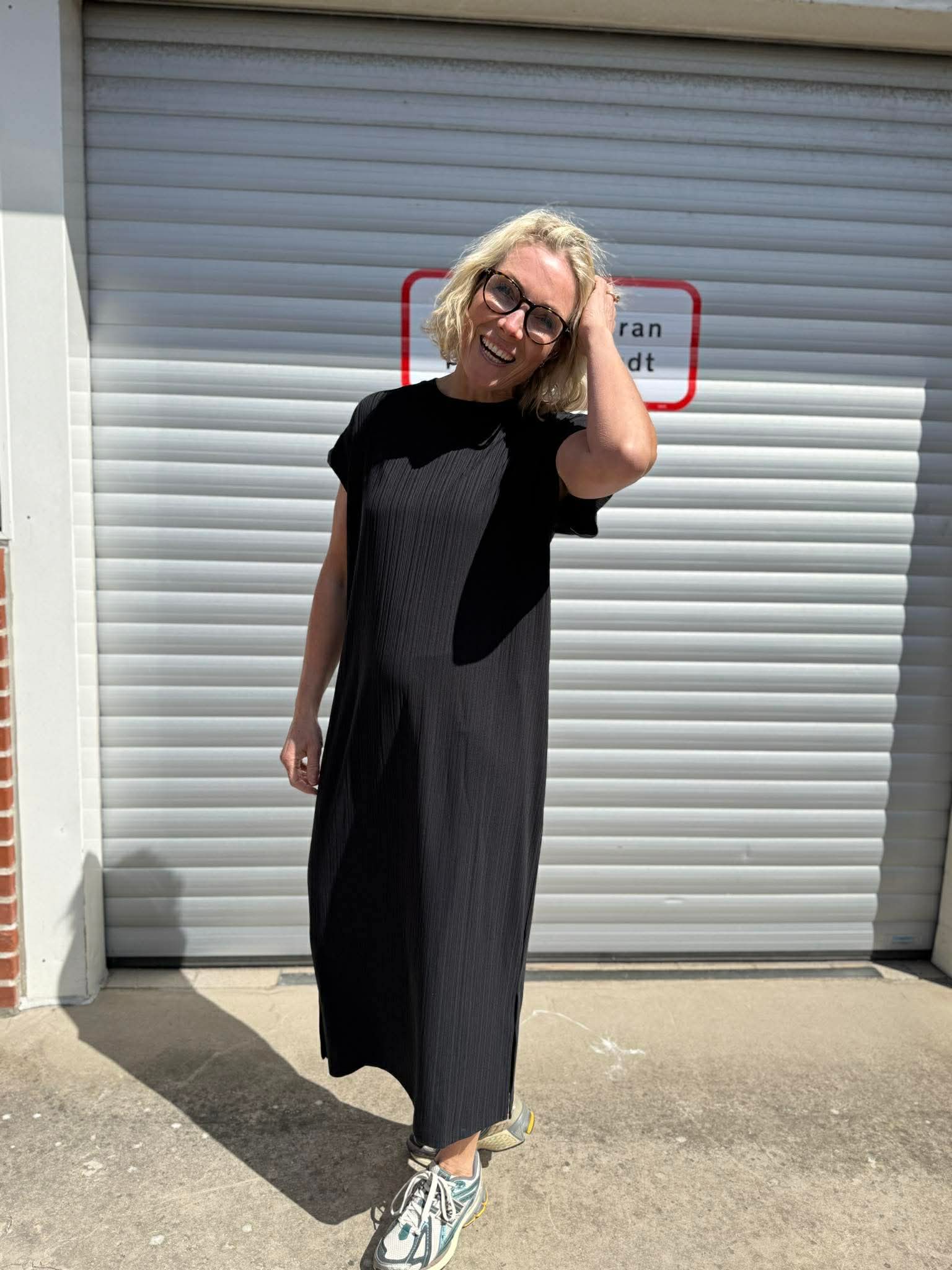 AWPHOENIXY Long Dress - Black